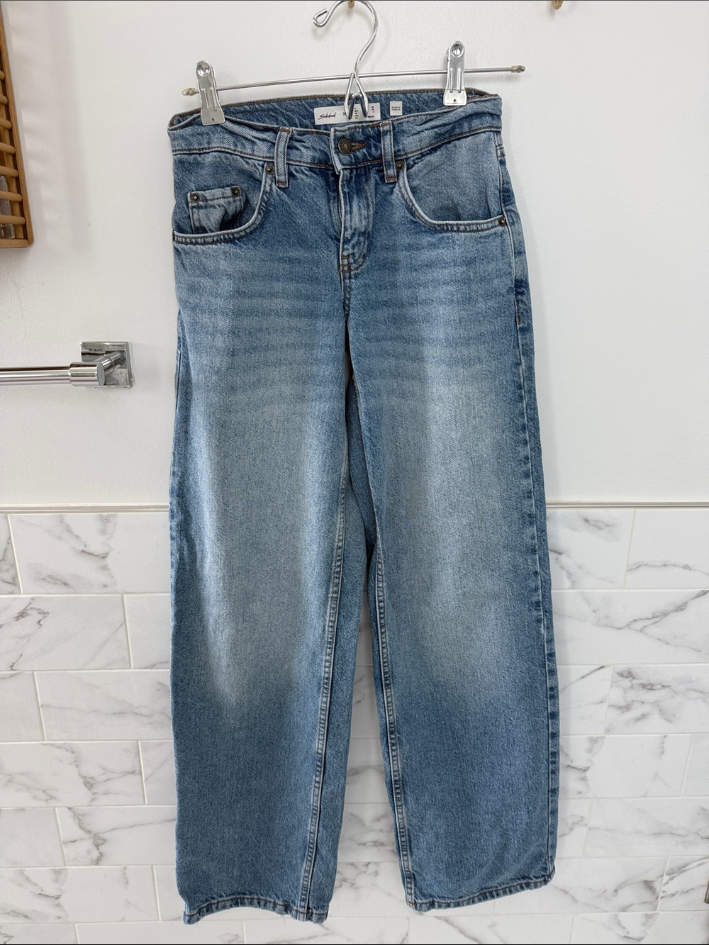 Subdued Light Wash low-Rise leopard star pocket jeans